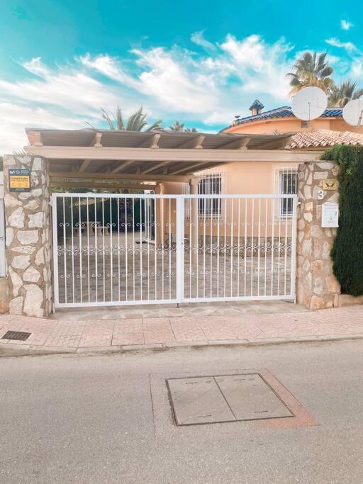 Impresionante Villa Con Piscina - Oliva Nova Esterno foto